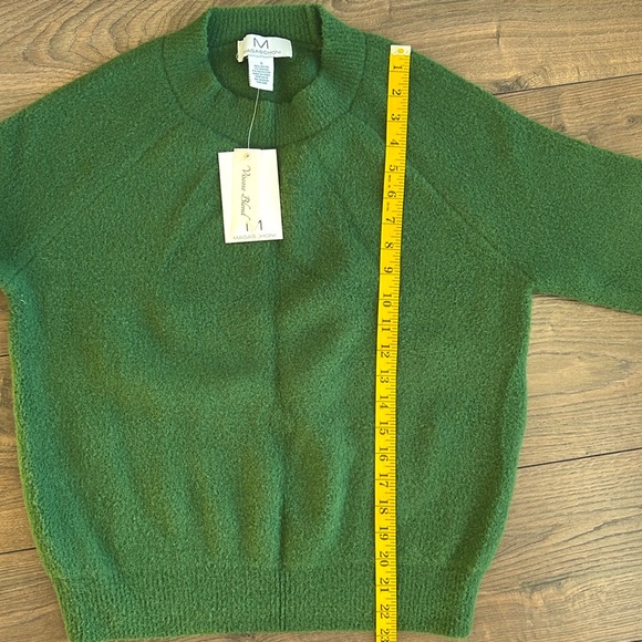 Green Sweater - Picture 5 of 5